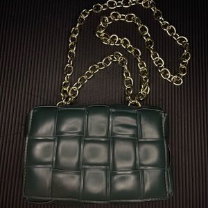 Dark green shoulder bag with gold links
